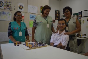 Peças De Xadrez De Madeira No Tabuleiro. Jogo Intelectual -chess